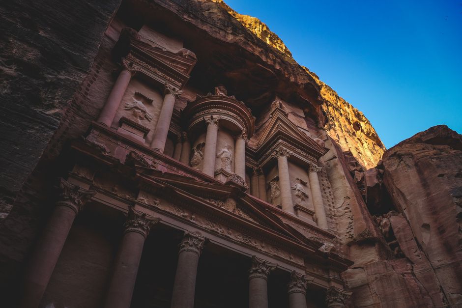 Entrada al Tesoro de Petra al atardecer, Jordania