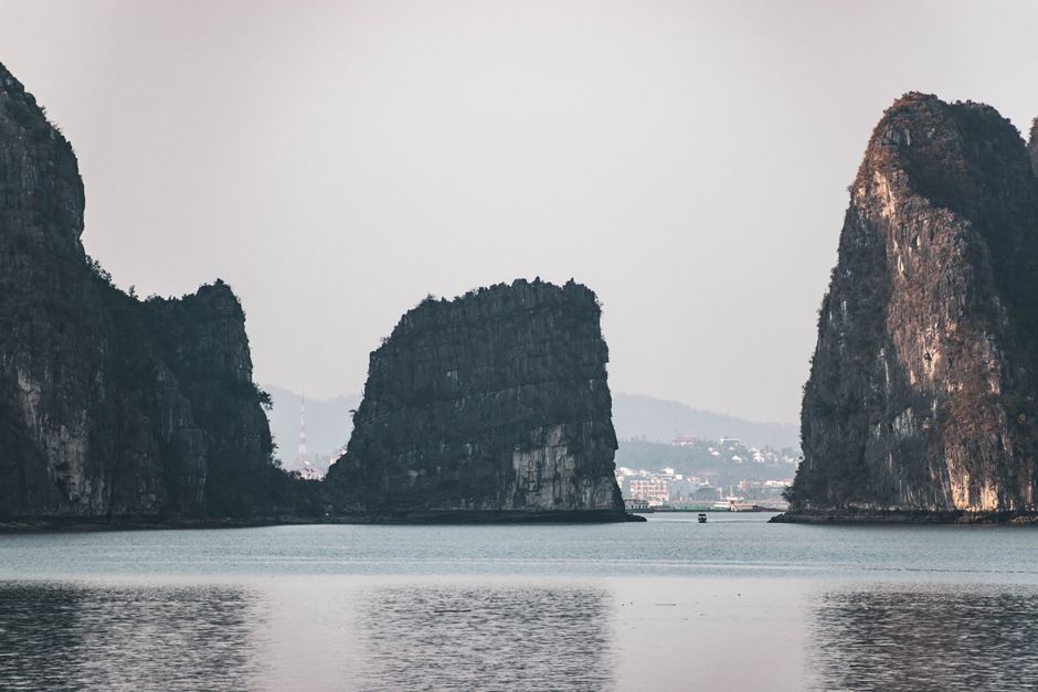 Vietnam en 14 días: ruta completa del norte al sur Formaciones kársticas en la Bahía de Halong, Vietnam - Vietnam en 14 días