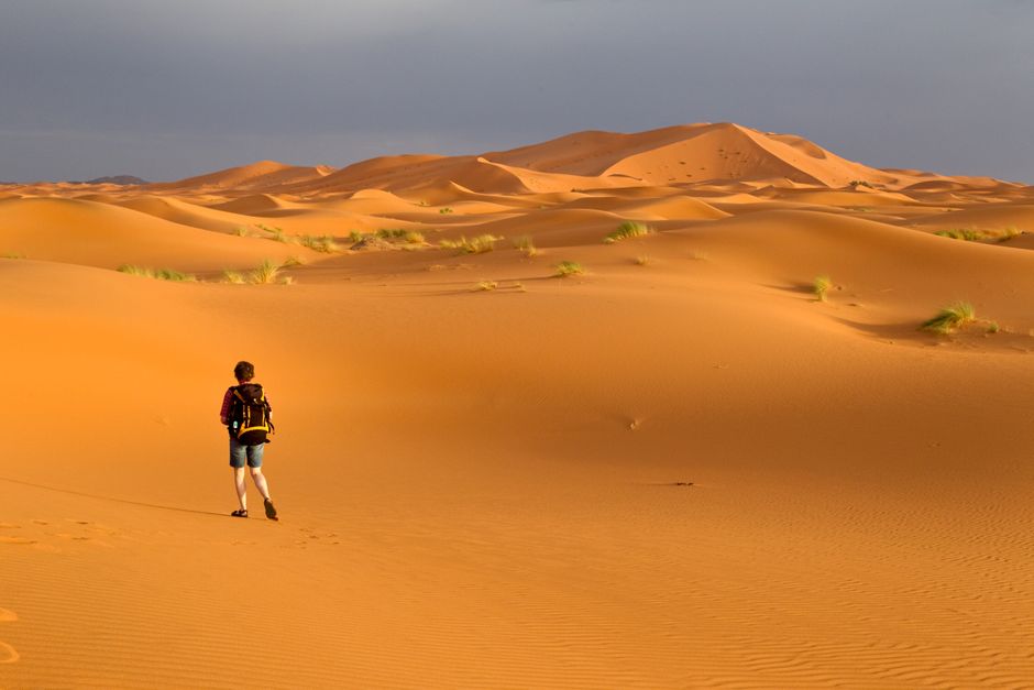 Dunas de Erg Chebbi en el desierto de Marruecos vistas al amanecer