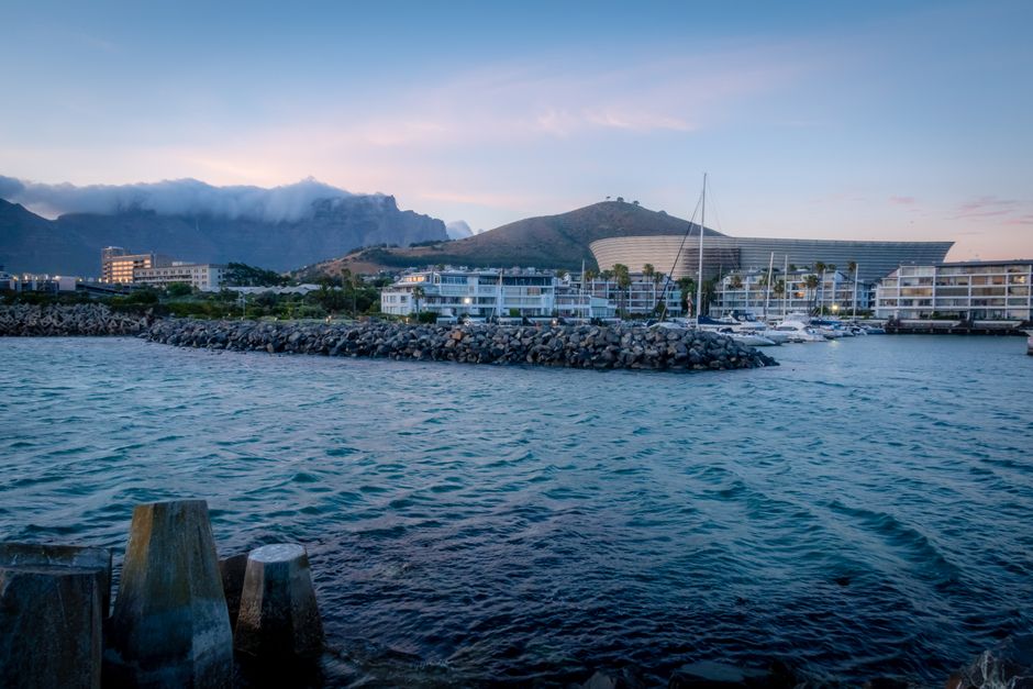 Sudáfrica en 12 días: Ciudad del Cabo, safari y la Ruta Jardín Tabla con Table Mountain y el puerto en Ciudad del Cabo — Sudáfrica en 12 días