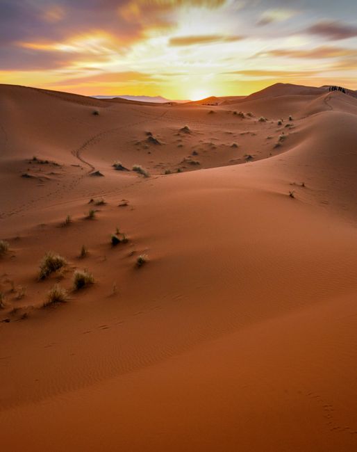 Ruta por Marruecos en 10 días a medida Dunas del desierto al atardecer durante una ruta por Marruecos