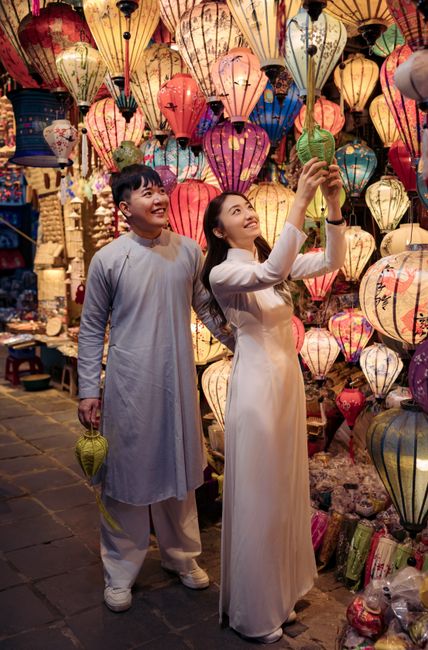 Vietnam en 14 días: ruta completa del norte al sur Faroles y mercado nocturno en Hoi An, Vietnam