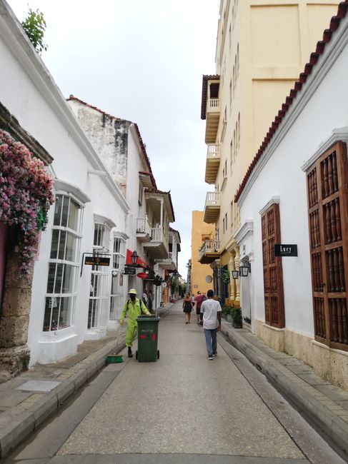 Colombia en 12 días: Bogotá, Eje Cafetero, Cartagena y Caribe Calles coloniales de Cartagena, escenario de una ruta Colombia en 12 días