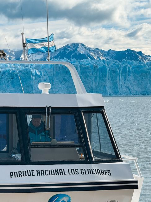Navegación cerca de un glaciar en la Patagonia chilena