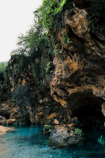 Omán en 8 días: desierto, wadis, montañas y costa Piscina natural en un wadi de Omán