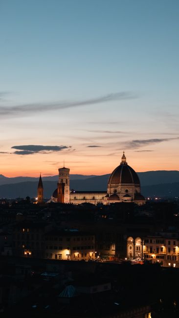 Cúpula del Duomo de Florencia al atardecer, escena típica en un viaje por Italia en 10 días