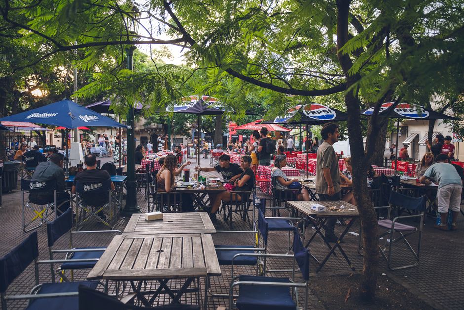 Argentina en 15 días: Buenos Aires, Patagonia e Iguazú Café en la calle de Buenos Aires con encanto porteño