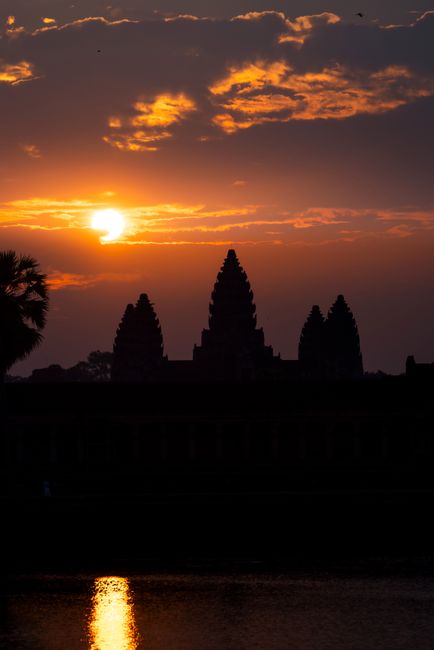 Laos y Camboya en 12 días: templos, ríos y cultura del sudeste asiático Amanecer sobre Angkor Wat, Camboya