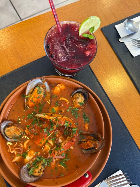 Brasil en 12 días: Río, Iguazú y playas con encanto Plato de mariscos brasileños que refleja la gastronomía local en un viaje por Brasil