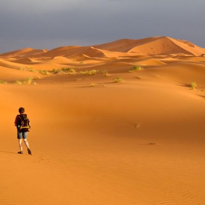 Dunas de Erg Chebbi en el desierto de Marruecos vistas al amanecer